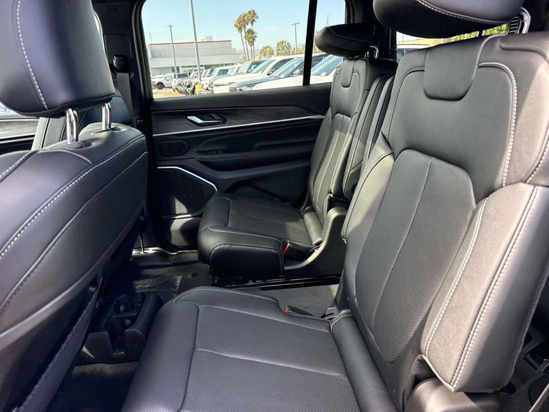 New 2026 Jeep Grand Cherokee L Limited Reserve 4x4