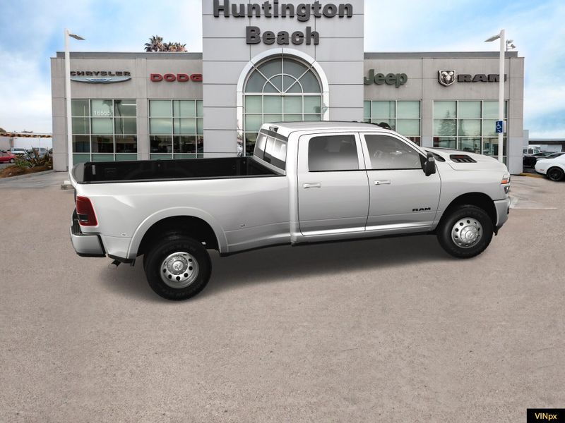 2025 RAM 3500 Laramie Crew Cab 4x4 DuallyImage 15