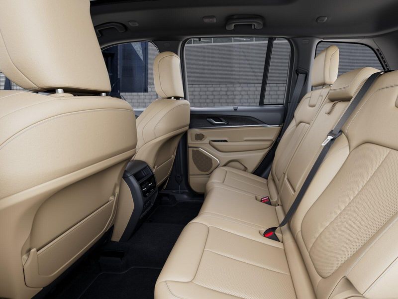 New 2026 Jeep Grand Cherokee Limited 4x4Image 23