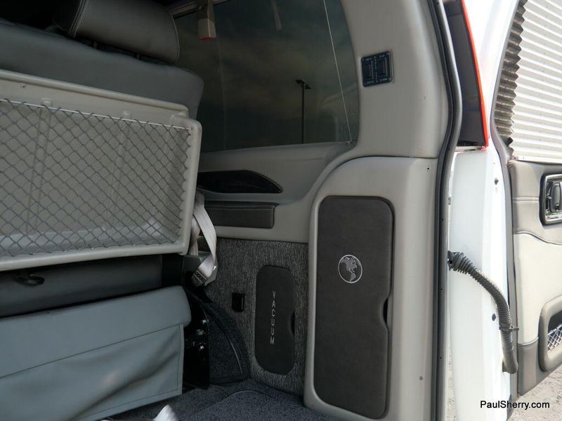2022 GMC Savana Image 22