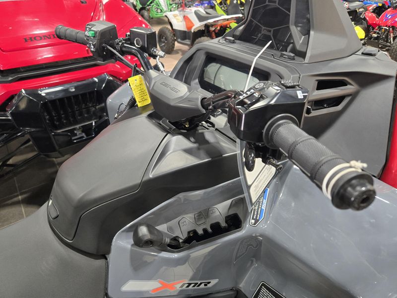 2025 Can-Am OUTLANDER XMR 850 GRANITE GREY AND LEGION RED Image 16