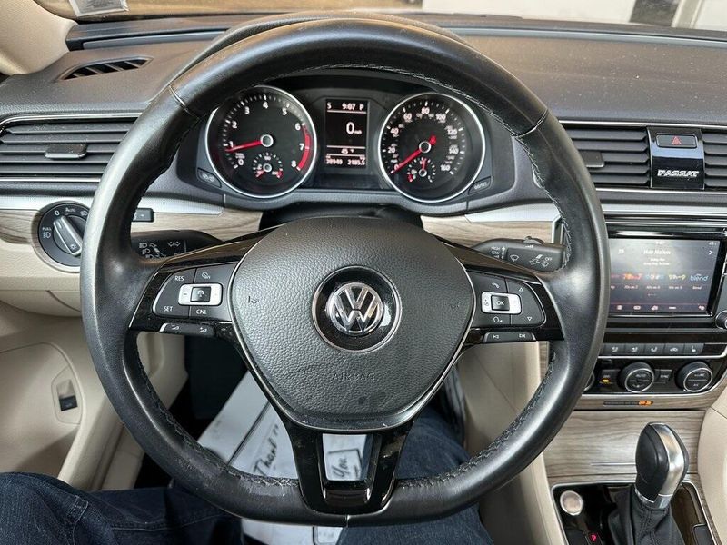 2018 Volkswagen Passat 2.0T SEImage 2