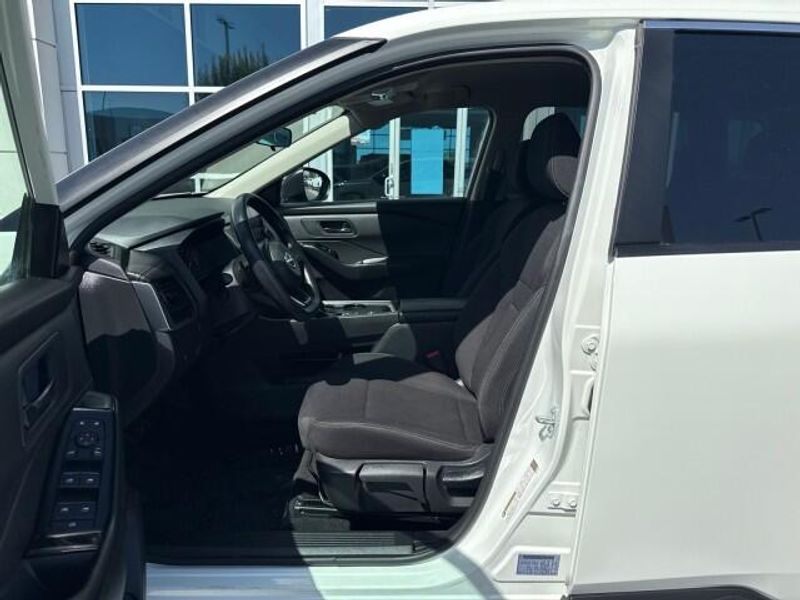 2024 Nissan Rogue S photo 8