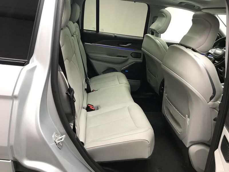 Used 2022 Jeep Grand Cherokee OverlandImage 27