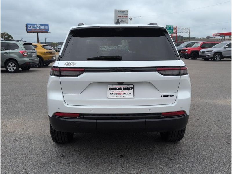 New 2025 Jeep Grand Cherokee Limited 4x2Image 4