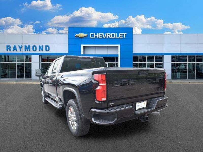New 2026 Chevrolet Silverado 3500HD High CountryImage 6