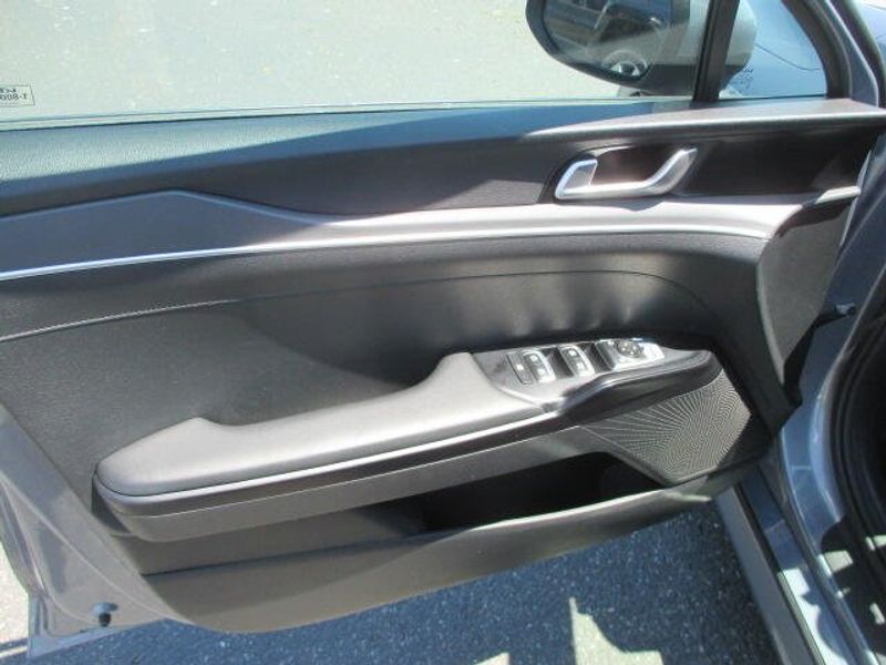 2023 Kia K5 LXSImage 15
