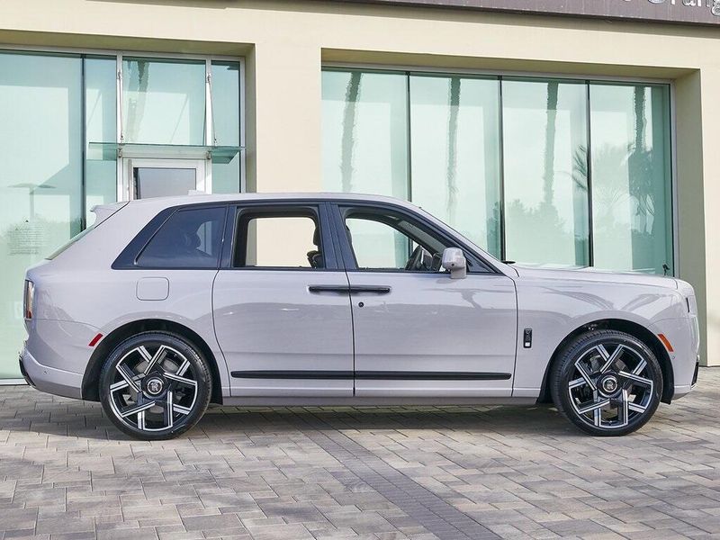 2025 Rolls-Royce Cullinan Image 9