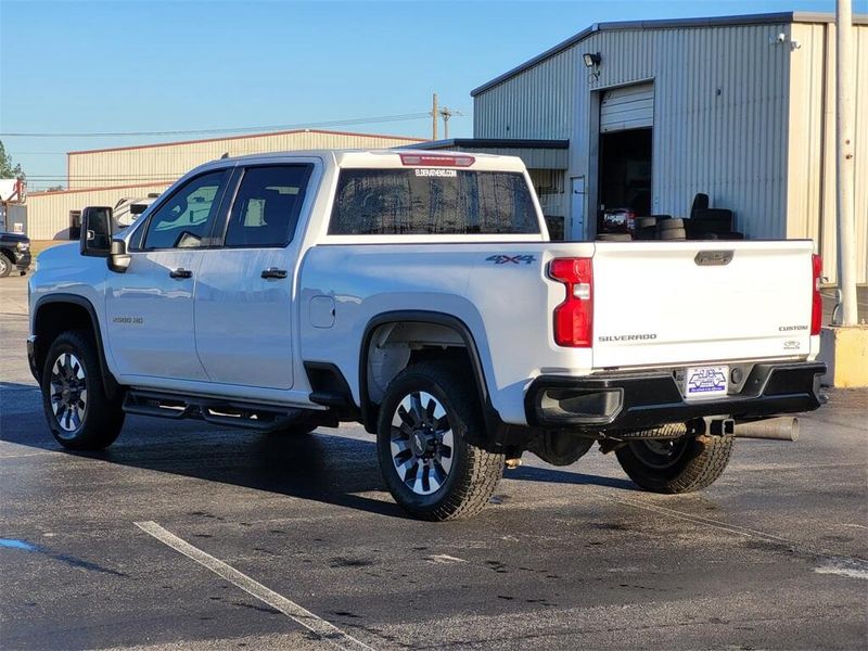 2021 Chevrolet Silverado 2500HD CustomImage 4