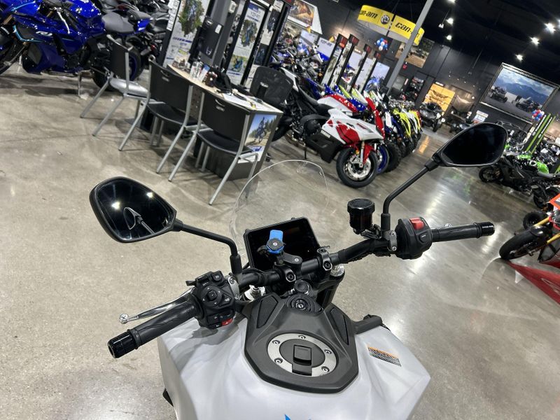Used 2025 Yamaha MT-09 Image 17