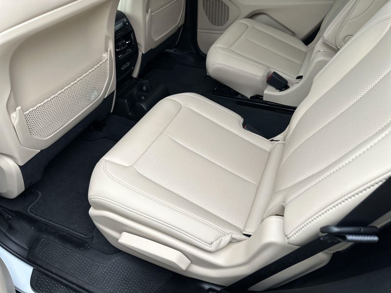 New 2025 Jeep Grand Cherokee L Limited 4x4Image 14