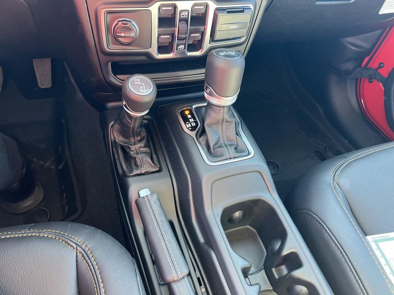 New 2026 Jeep Wrangler 4-door SaharaImage 18