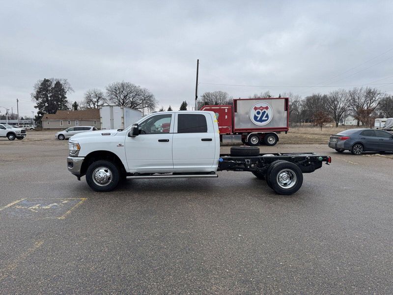 2024 RAM 3500 Chassis Cab TradesmanImage 5