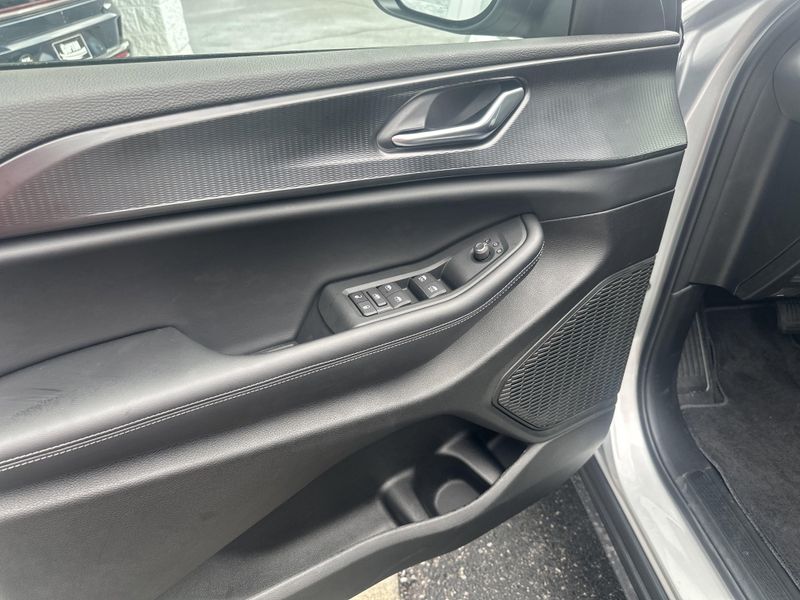 New 2025 Jeep Grand Cherokee L Laredo X 4x4Image 18