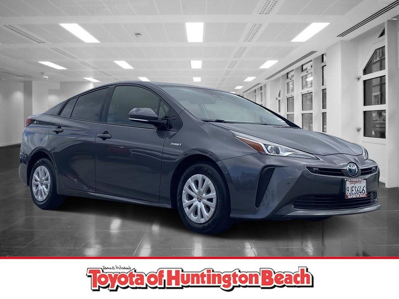 Used 2020 Toyota Prius LEImage 1