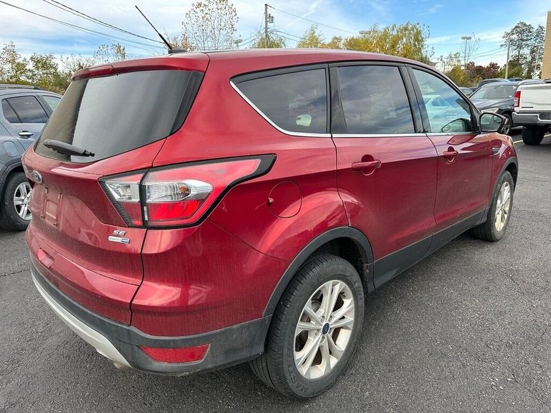 2017 Ford Escape SEImage 11