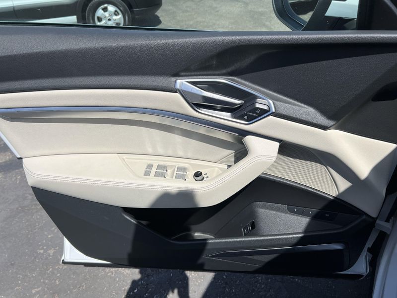 Used 2019 Audi e-tron Premium PlusImage 5