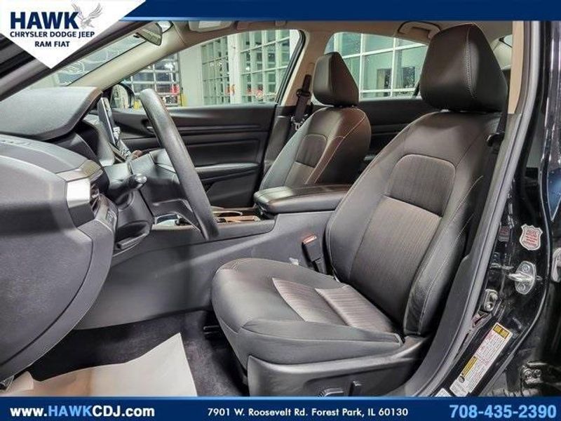 2024 Nissan Altima 2.5 SV photo 4