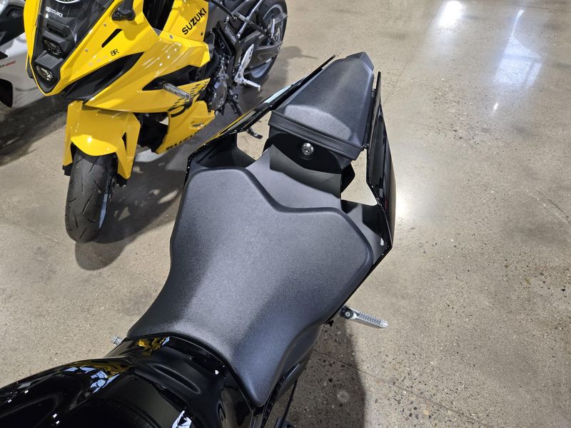 Used 2024 Yamaha YZFR1 Image 14