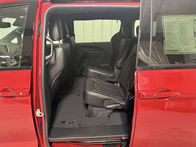 New 2026 Chrysler Pacifica SelectImage 19