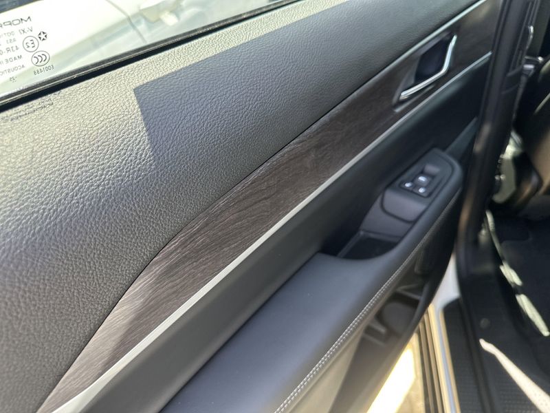 New 2025 Jeep Grand Cherokee L Limited 4x4Image 15