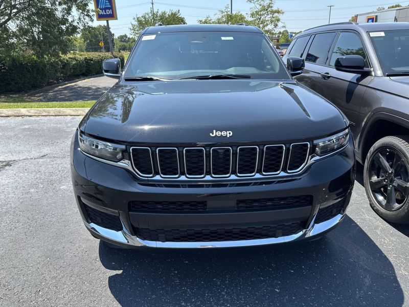 New 2025 Jeep Grand Cherokee L Limited 4x4Image 2