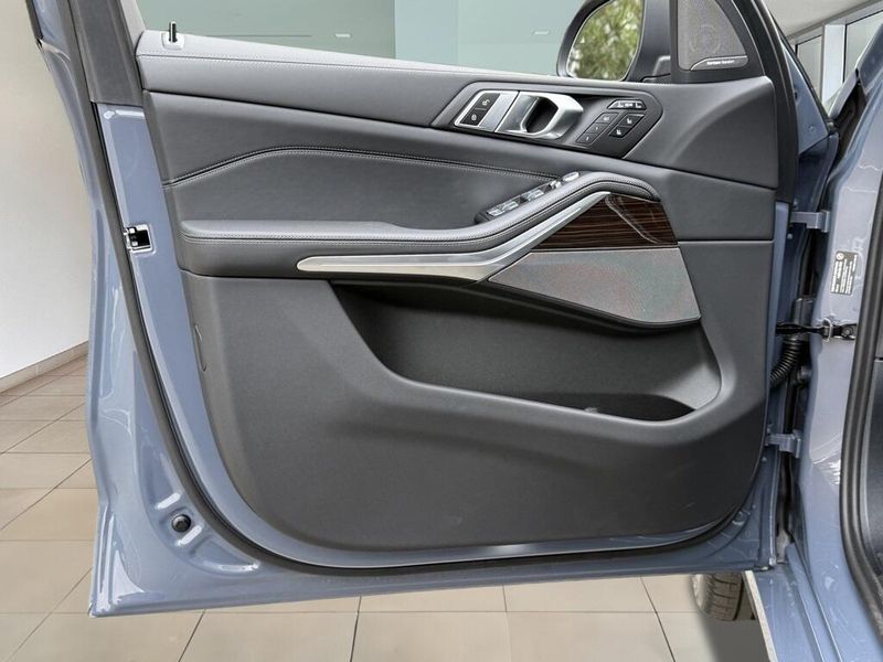 2025 BMW X7 xDrive40iImage 18