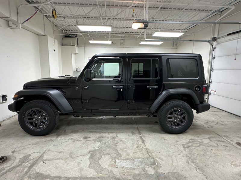 2024 Jeep Wrangler Unlimited 4-door Sport Rhd 4x4Image 2