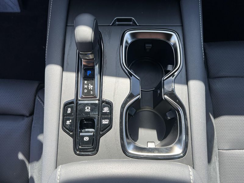 2025 Lexus RX 450h+ LuxuryImage 14