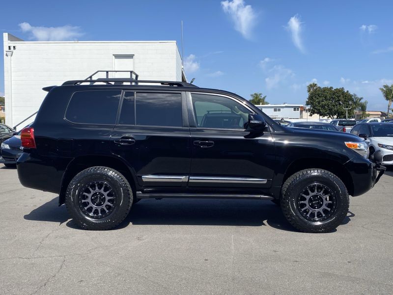 2013 Toyota Land Cruiser BaseImage 3