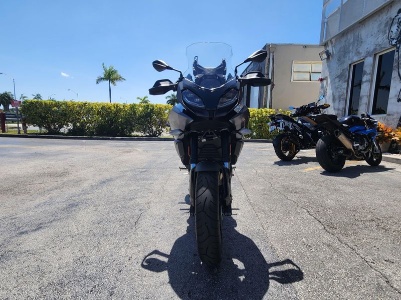 2022 BMW F 900 XR Image 3