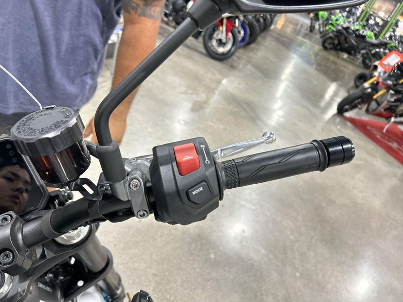 Used 2025 Yamaha MT-09 Image 20