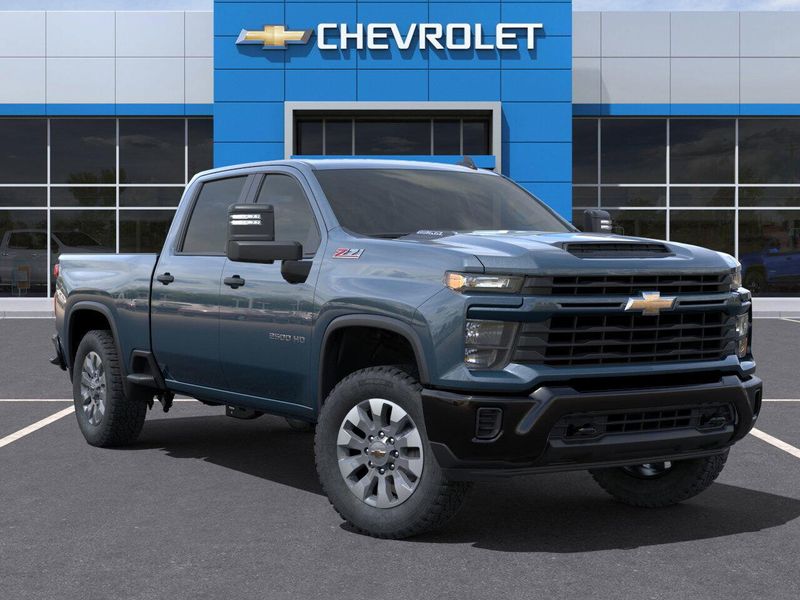 2025 Chevrolet Silverado 2500HD CustomImage 7