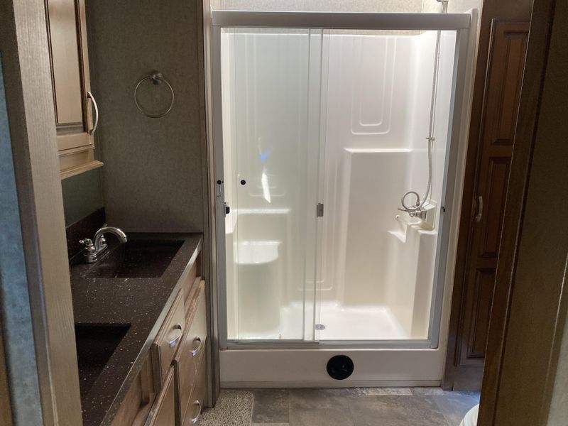 Used 2018 FOREST RIVER CEDAR CREEK 38 FLX Image 19