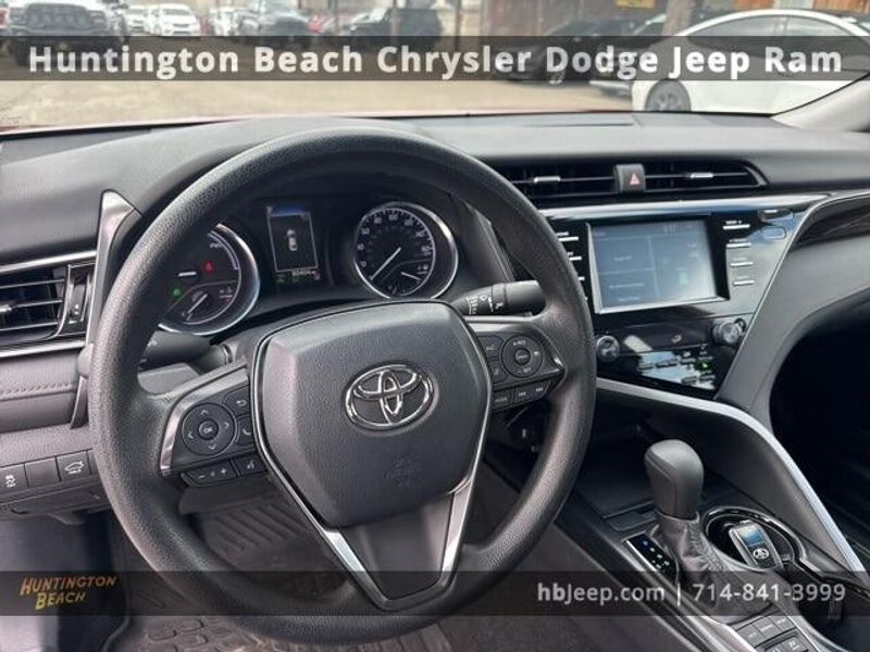 2019 Toyota Camry Hybrid LEImage 9