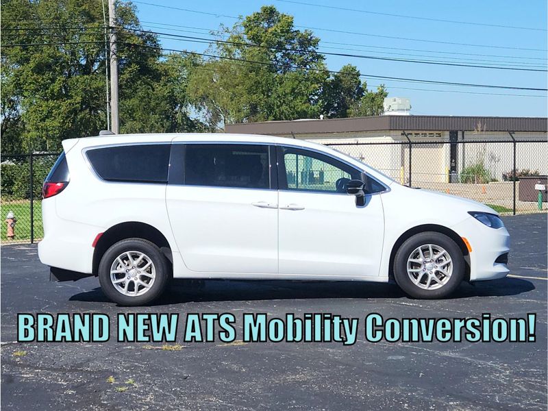 New 2026 Chrysler Voyager Lx