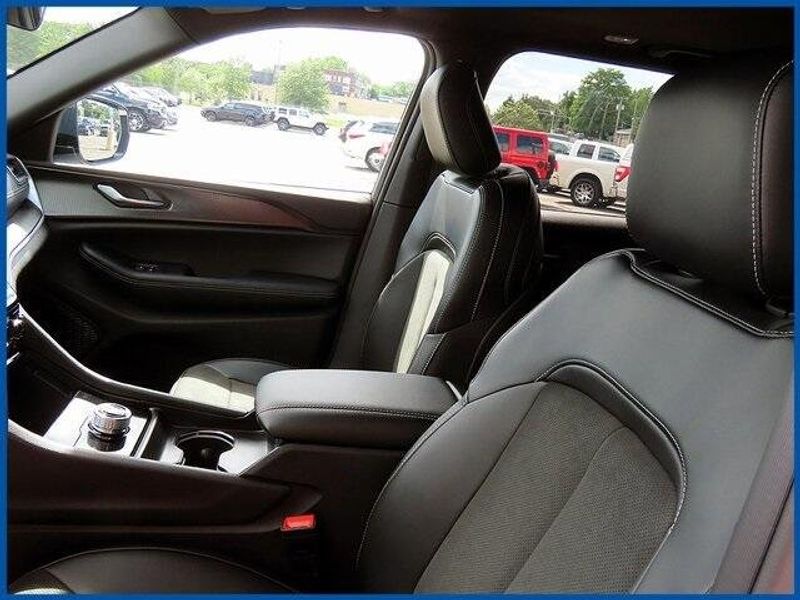 New 2025 Jeep Grand Cherokee Altitude XImage 13