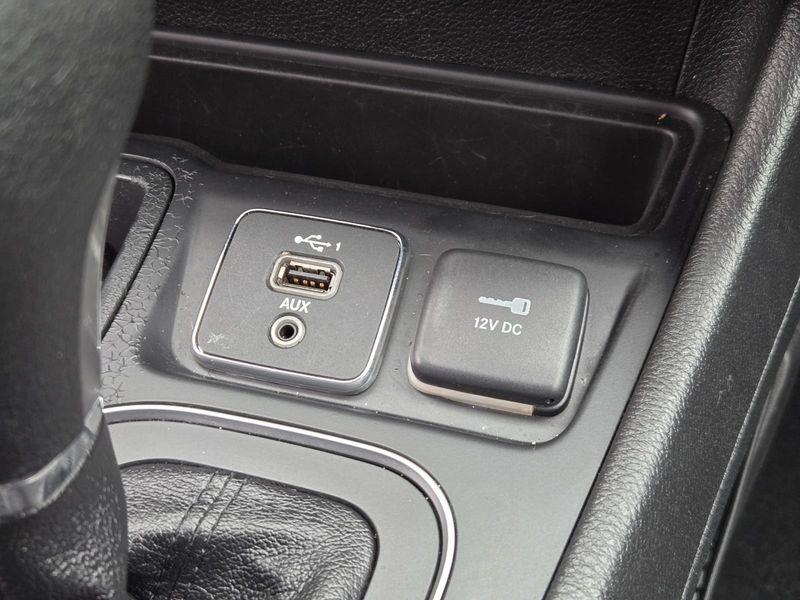 Used 2021 Jeep Cherokee Latitude FWD