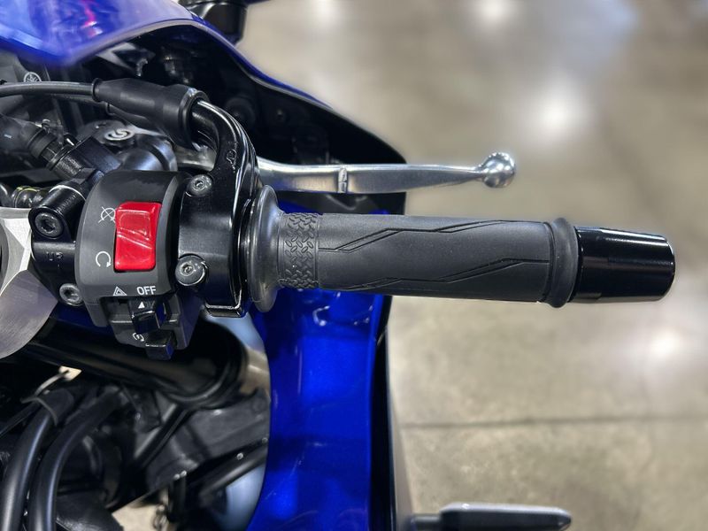 Used 2023 Yamaha YZF-R7 Image 16