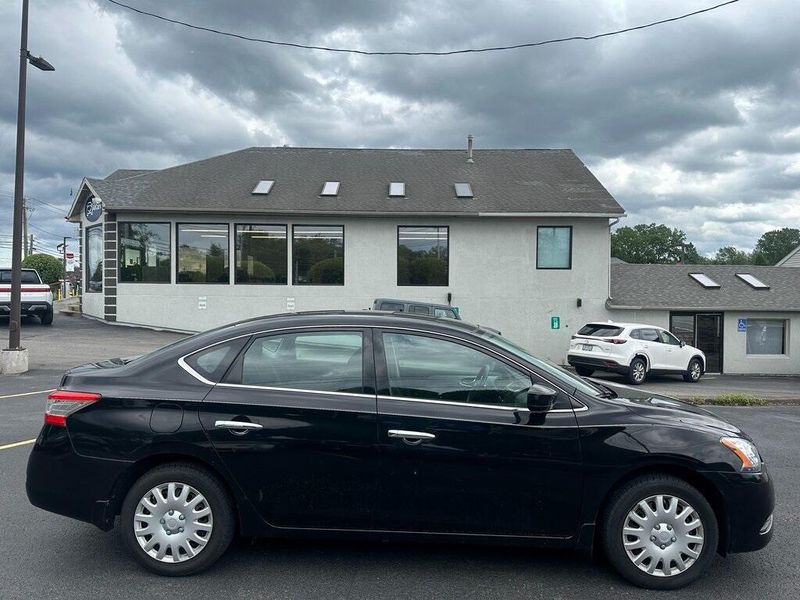 2015 Nissan Sentra SImage 9