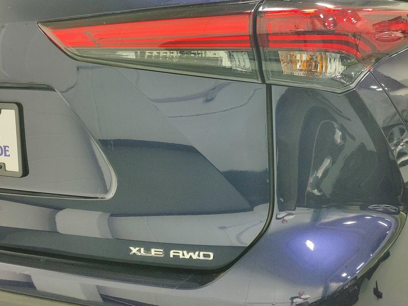 Used 2022 Toyota Highlander XLE AWD w/SunroofImage 4