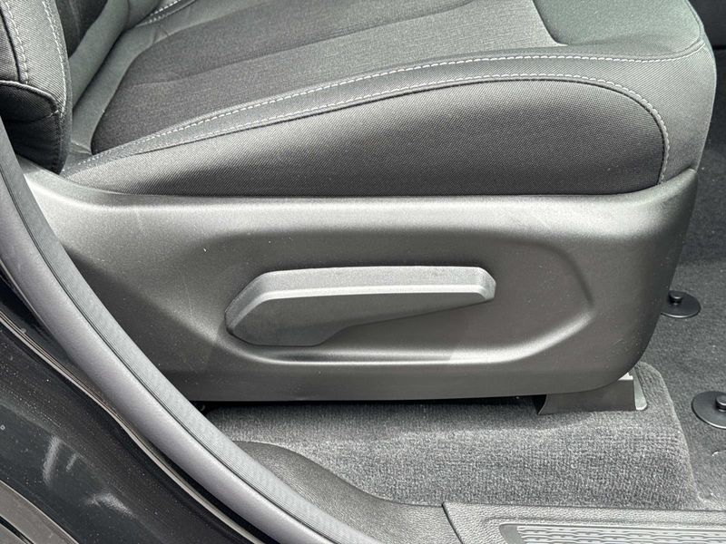 New 2026 Jeep Grand Cherokee L Laredo 4x2
