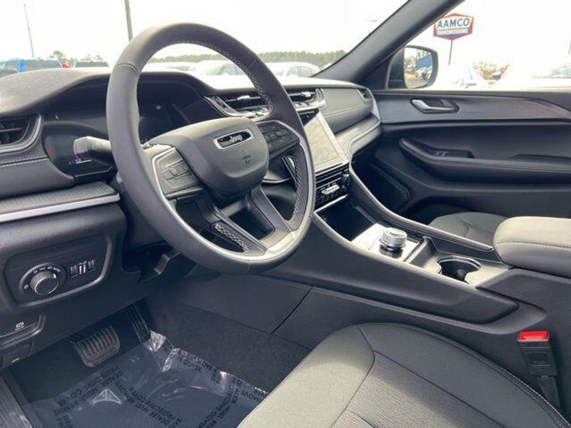 2025 Jeep Grand Cherokee Laredo X 4x4