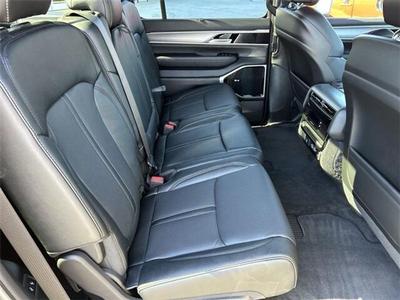 2026 Jeep Grand Grand Wagoneer Wagoneer Limited Reserve 4x4Image 14