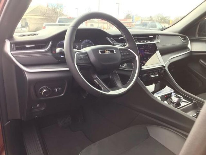 2025 Jeep Grand Cherokee Altitude X 4x4Image 10