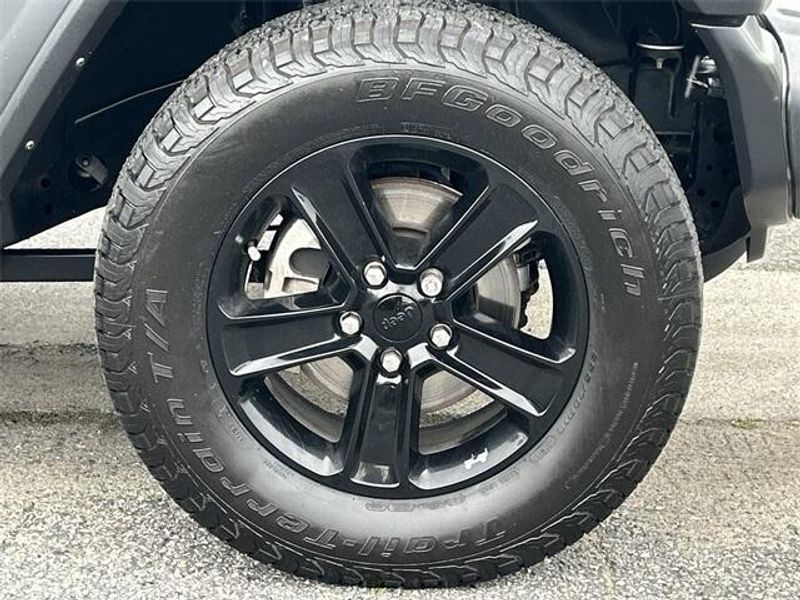 Used 2022 Jeep Wrangler Unlimited Sport AltitudeImage 10