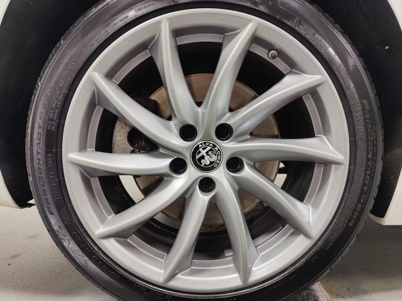 Used 2024 Alfa Romeo Giulia Ti AWD w/Sunroof/NavImage 24