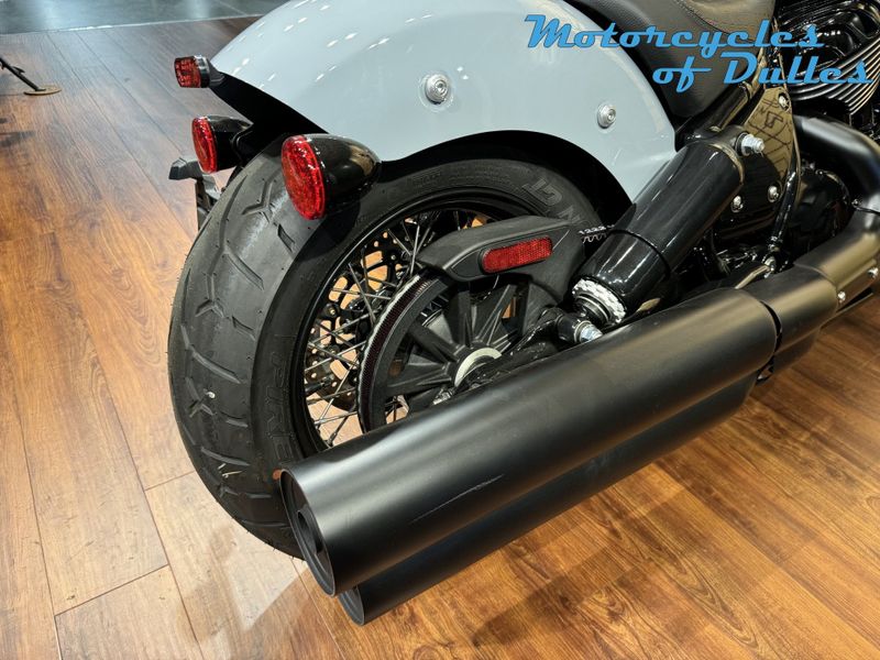 2024 Indian Motorcycle Chief Bobber Dark Horse  in a Storm Gray exterior color. Motorcycles of Dulles 571.934.4450 motorcyclesofdulles.com 