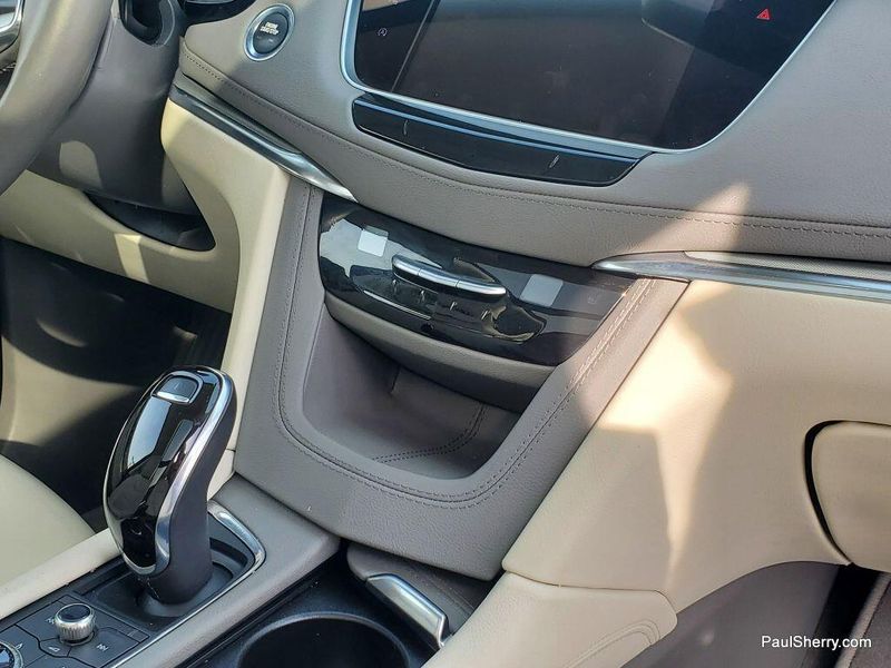 Used 2021 Cadillac XT5 AWD Premium LuxuryImage 19