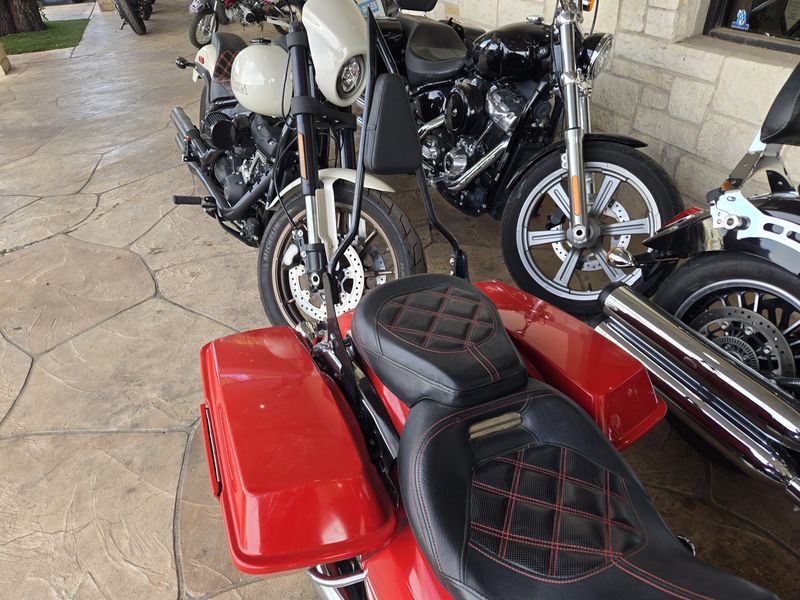USED 2010 HARLEY ROAD GLIDE CUSTOM BASE Image 13